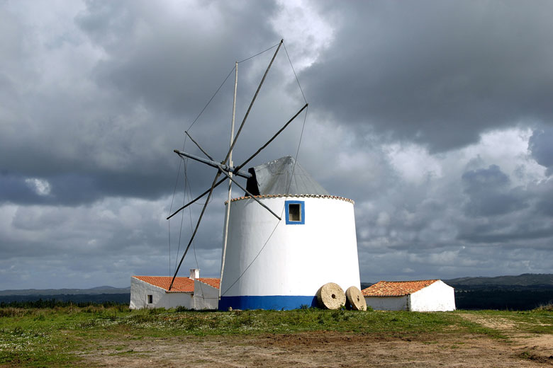 Algarve weather is cloudier in winter