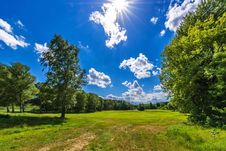 Sunshine hours - where and when is it sunniest